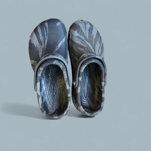 CROCS Mens/Women Camo Crocs Gray and Brown